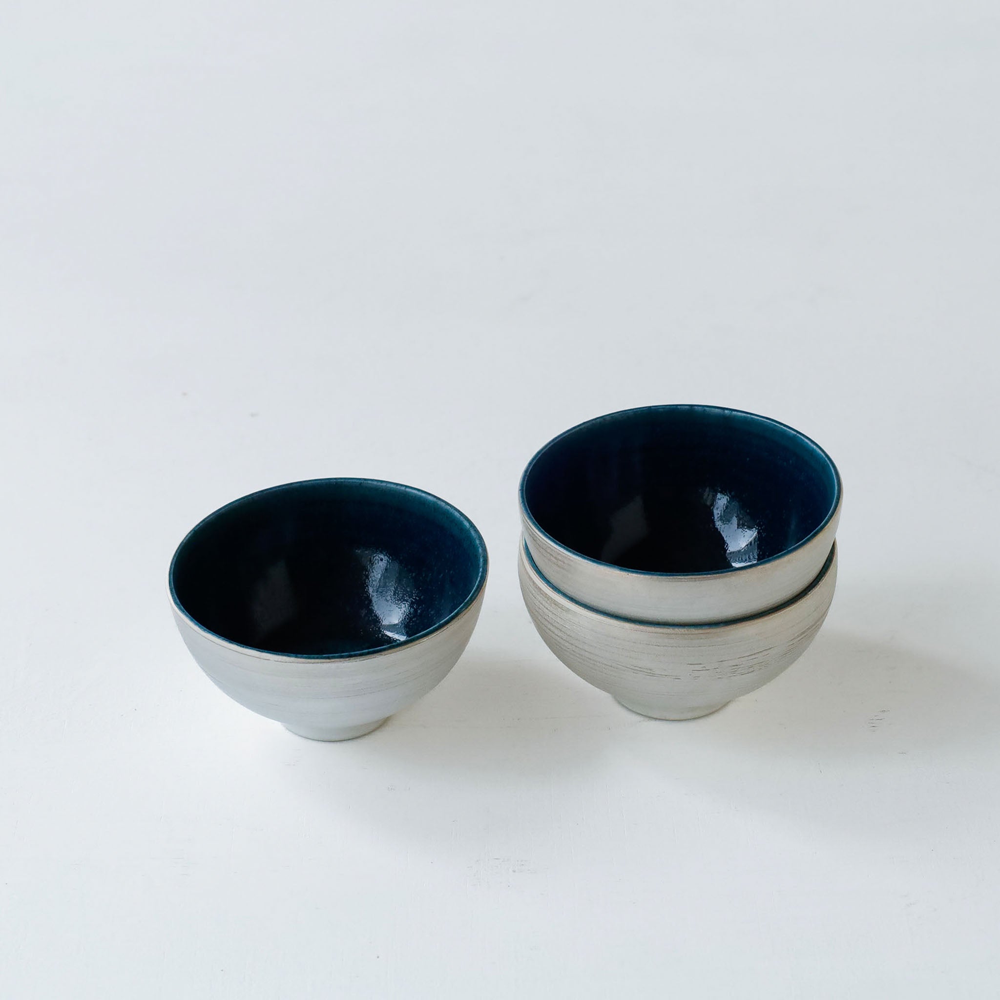 ●26-NT-74 青磁釉 豆鉢 (外銀彩)