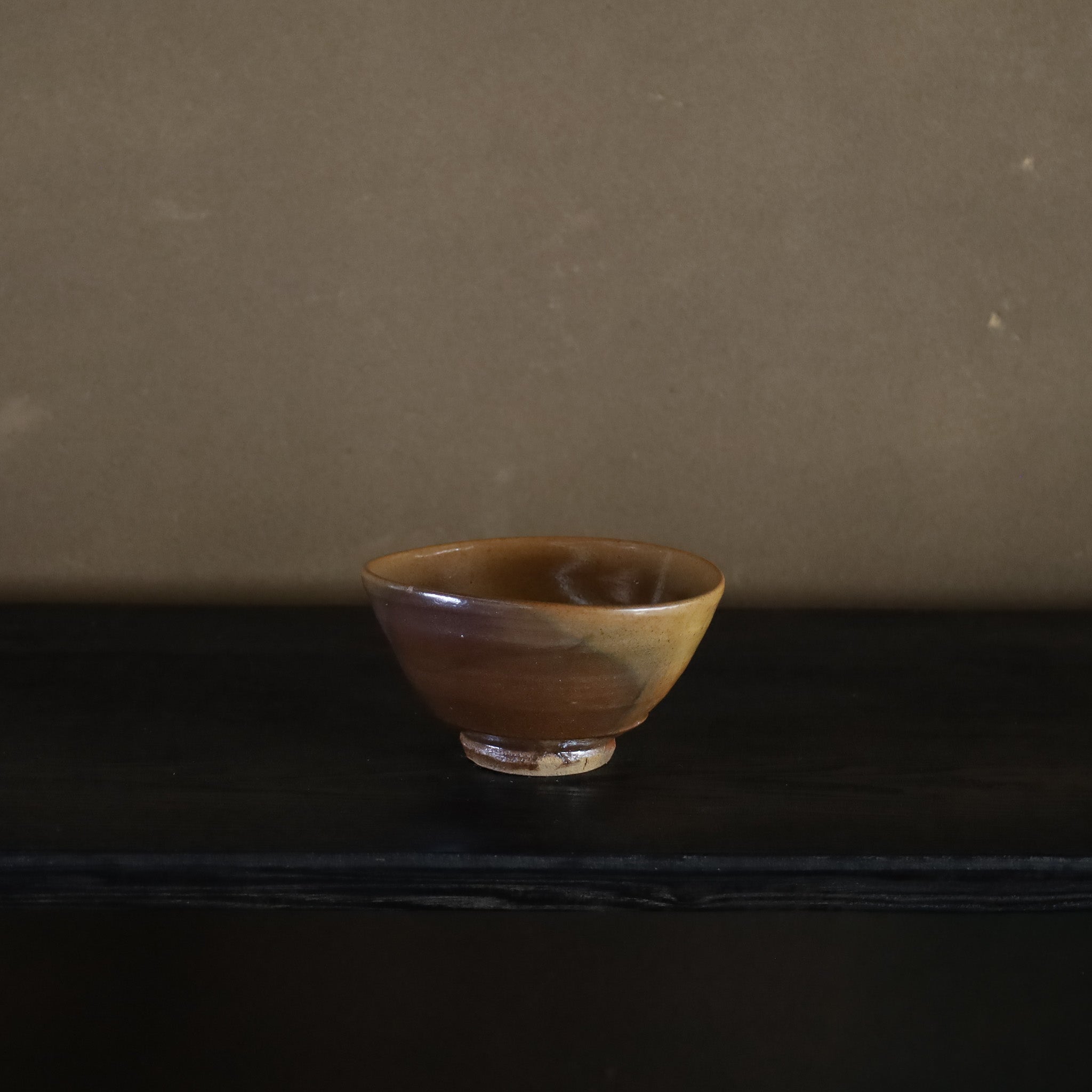 ●26-TY-145 唐津片身替茶碗