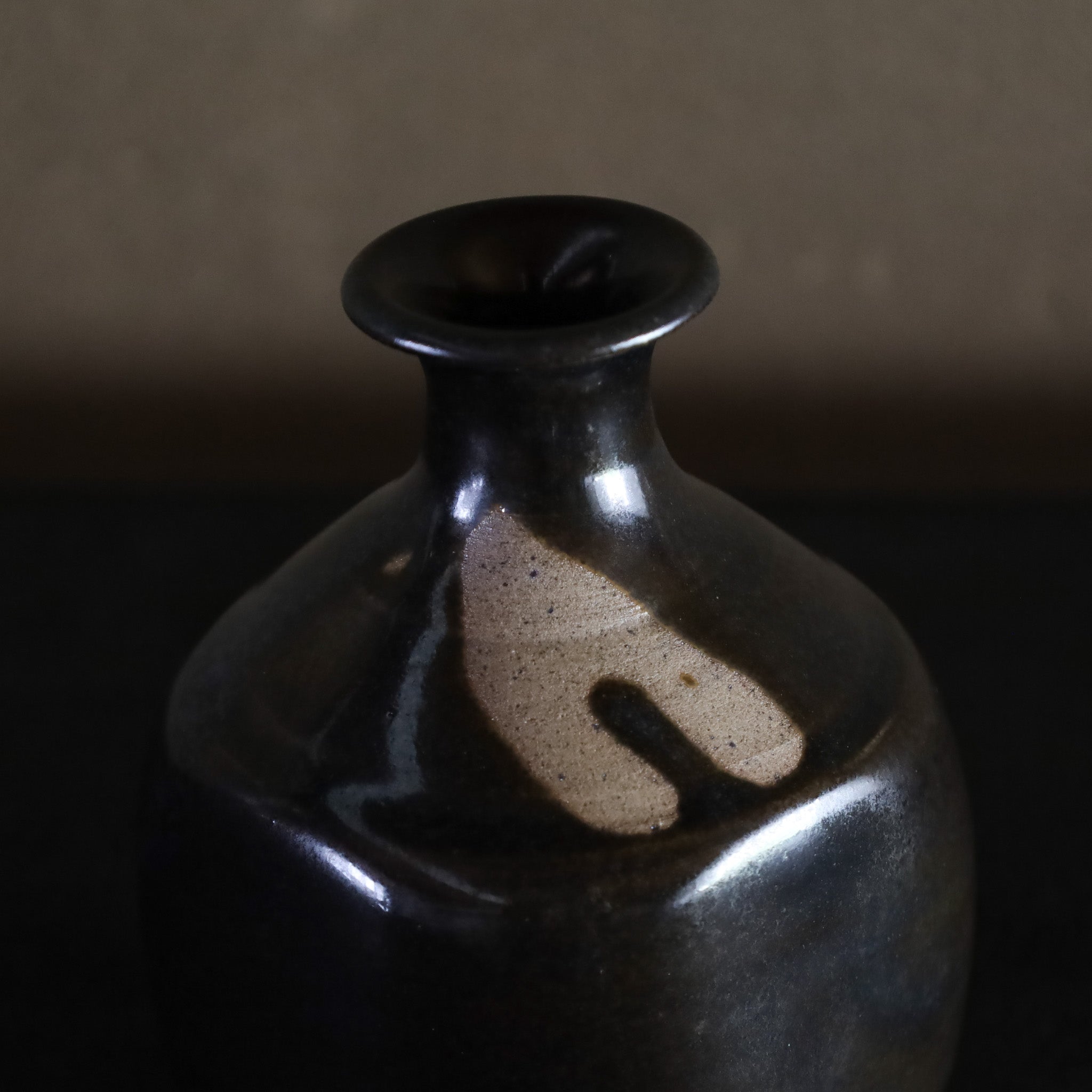 ●26-TY-79 Yohen Black Karatsu square sake bottle