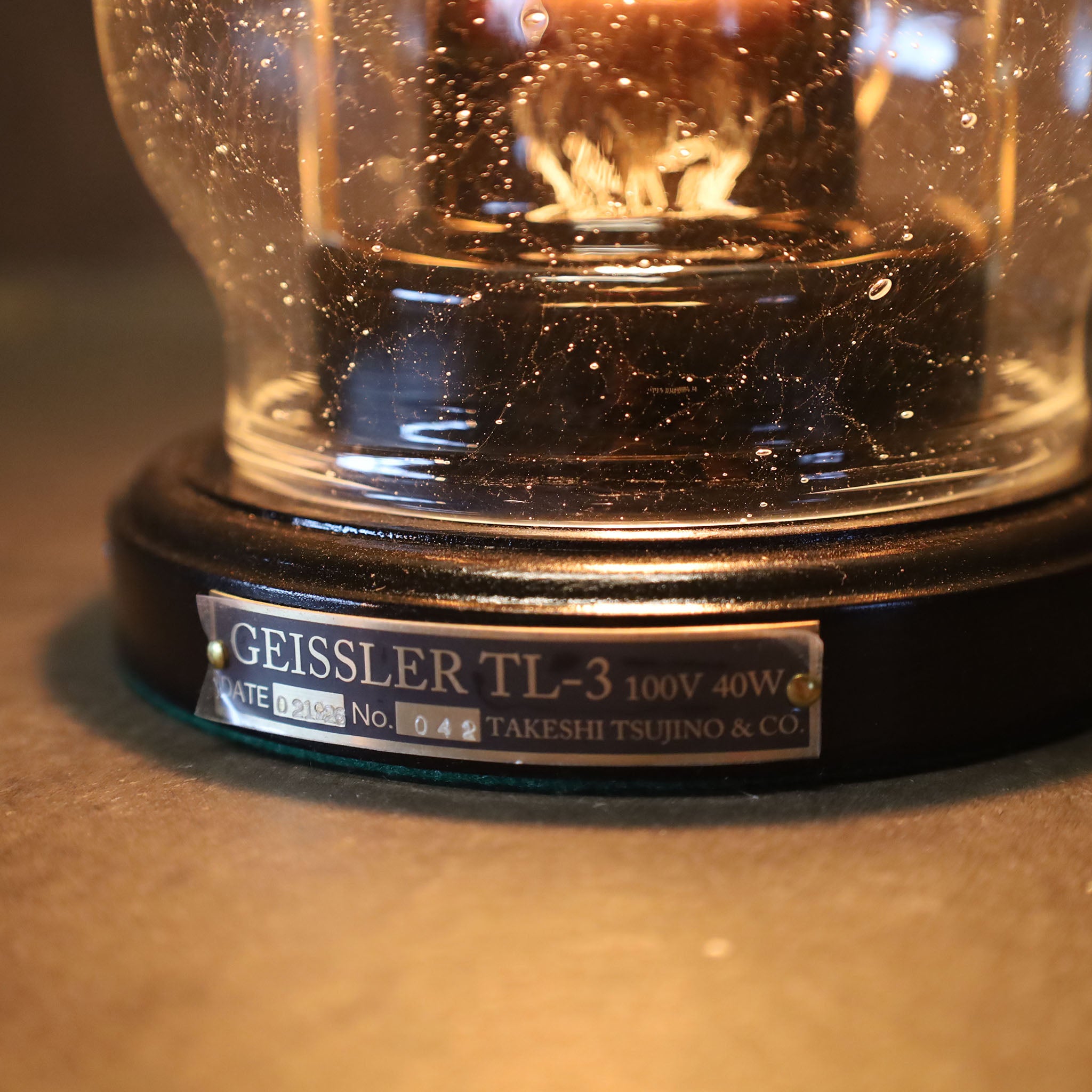 ●26-TT-ot25 GEISSLER Table Lamp218