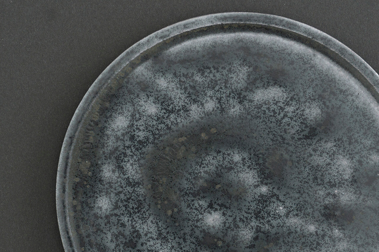 矢野直人 黒釉皿 16cm
