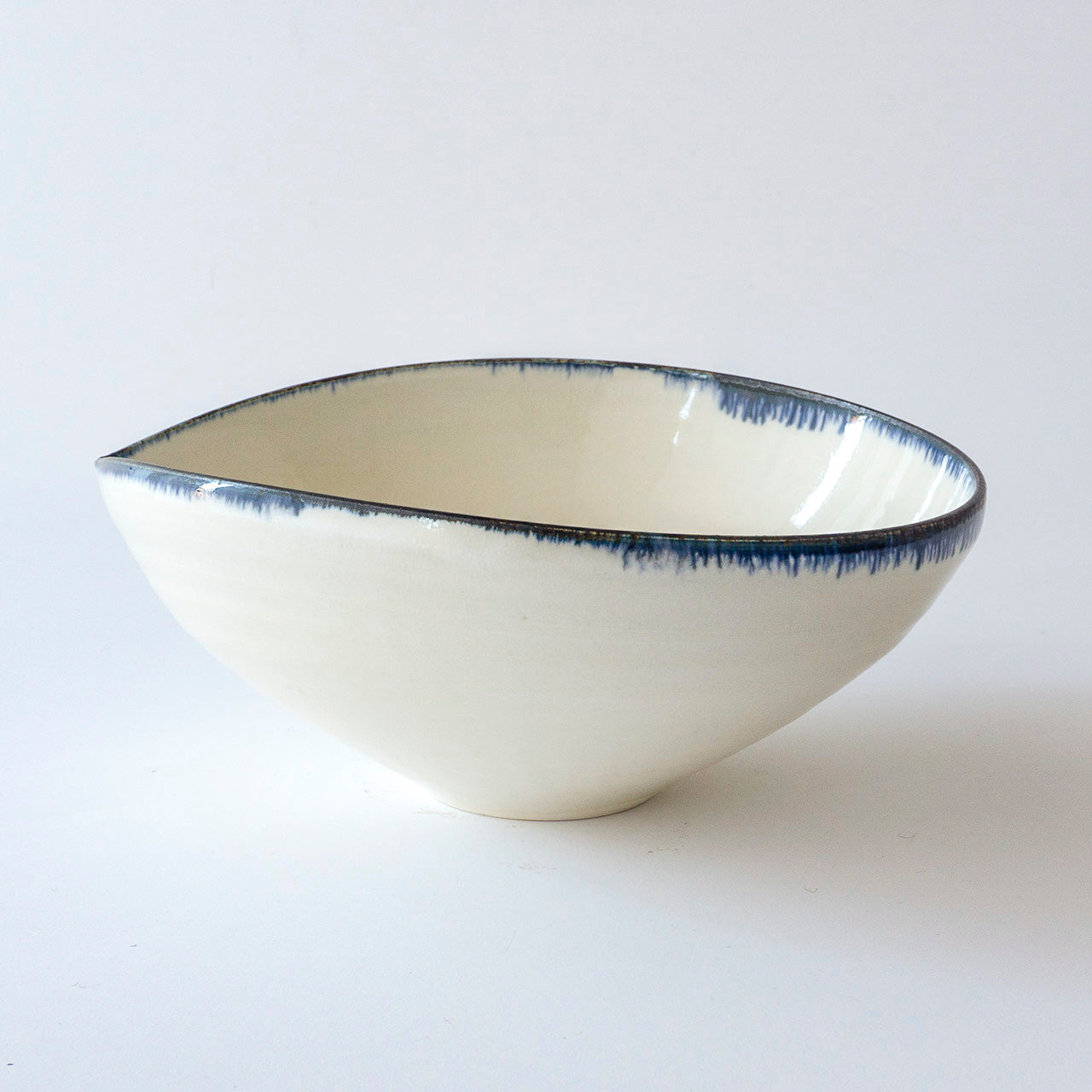 中里花子 Almond Bowl M ブルー皮鯨