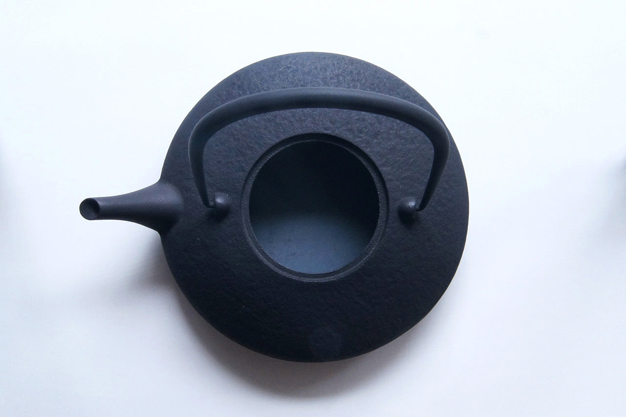 Kukan Chuzo / Moon Cast Iron Kettle L Black