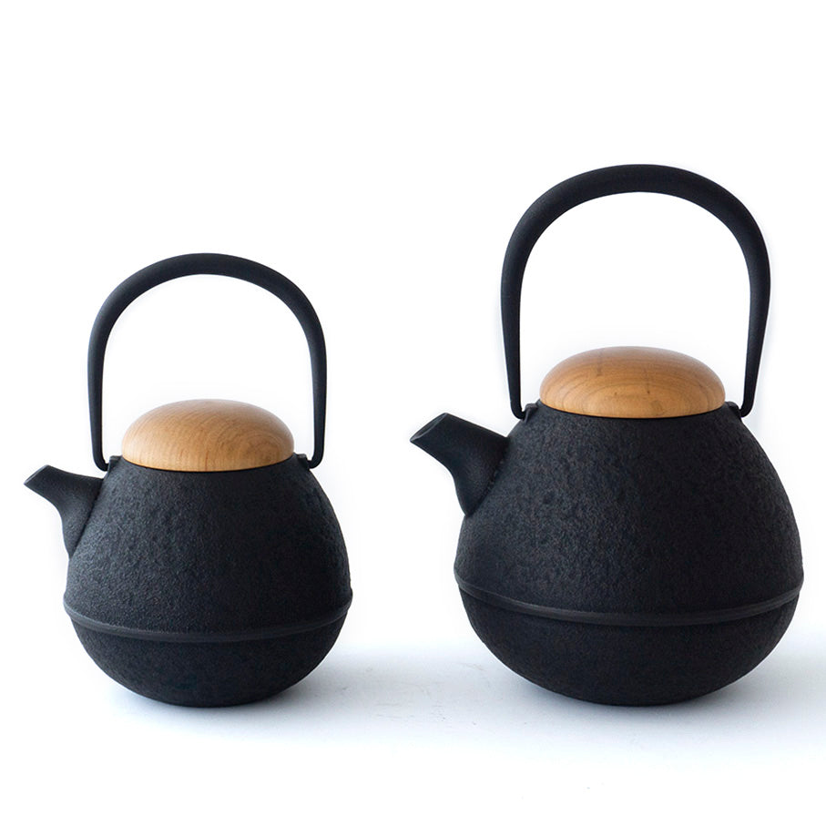 Kukan Chuzo / Egg Cast Iron Teapot M Black wooden lid