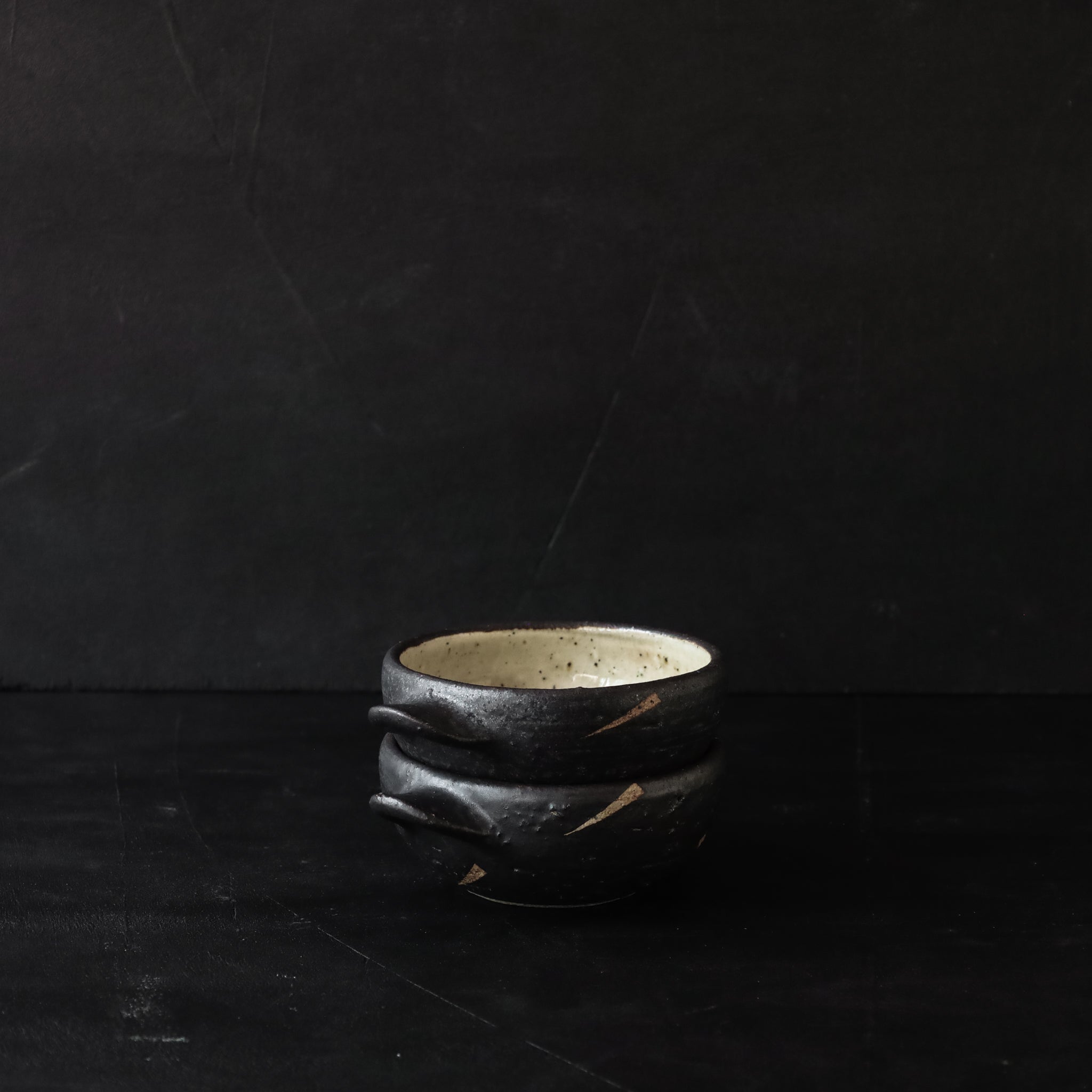 26-OM-18 Small Bowl with Single Handle – Two-Tone