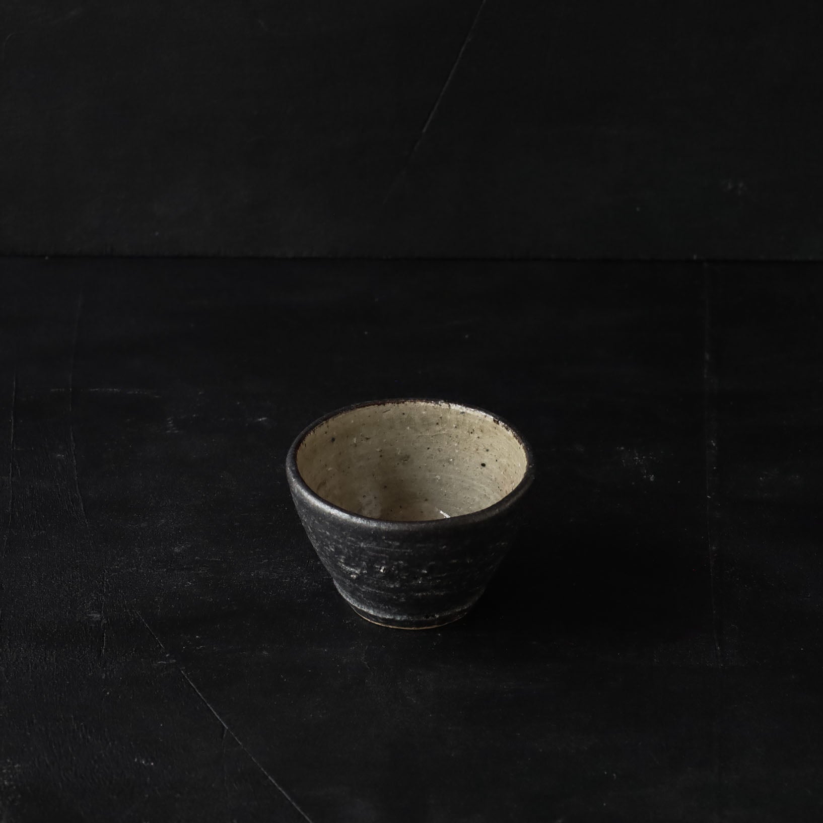 26-OM-47 Black Katakuchi Sake Set