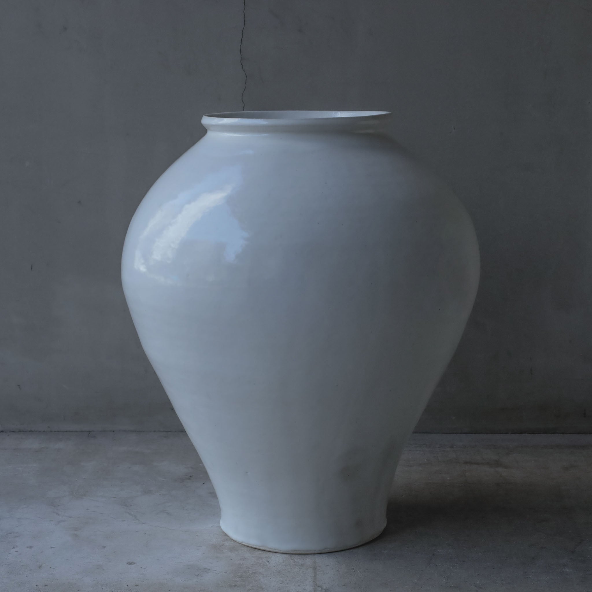 26-OM-61 Sugarcane Ash Standing Tsubo / Jar Medium