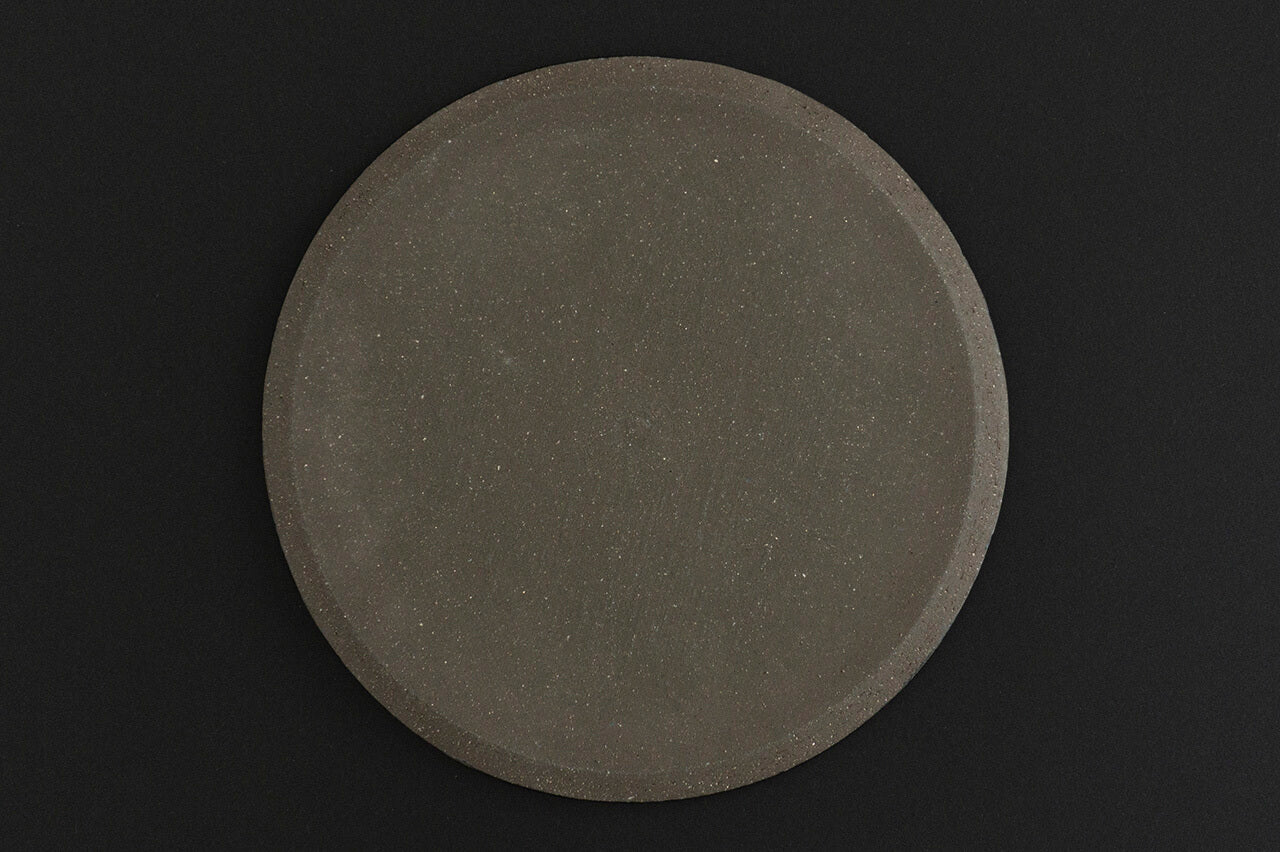 矢野直人 黒釉皿 23cm
