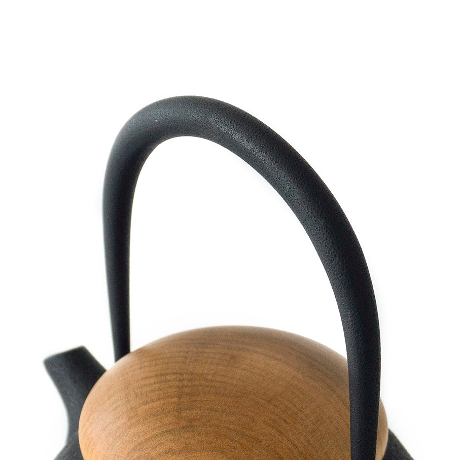 Kukan Chuzo / Egg Cast Iron Teapot M Black wooden lid