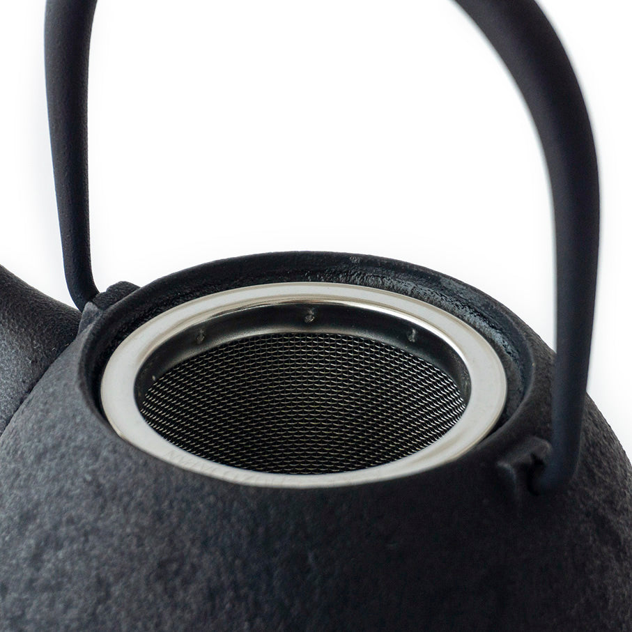Kukan Chuzo / Egg Cast Iron Teapot S Black wooden lid